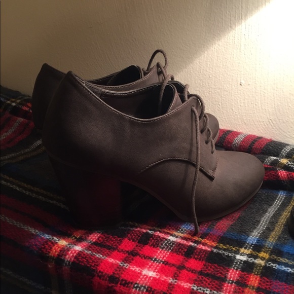 Vintage inspired chunky heels - Picture 2 of 3